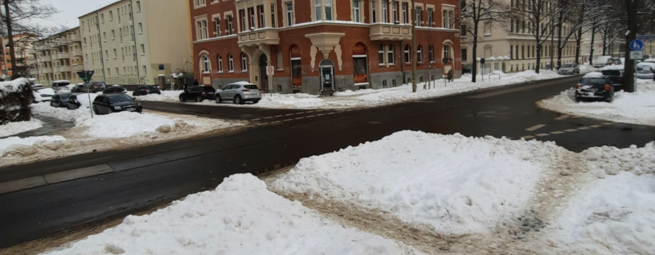 verschneite Straßenkreuzung in Leipzig-Connewitz ©Ökolöwe