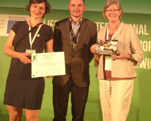 AG Abfall des Ökolöwen erhält einen Preis