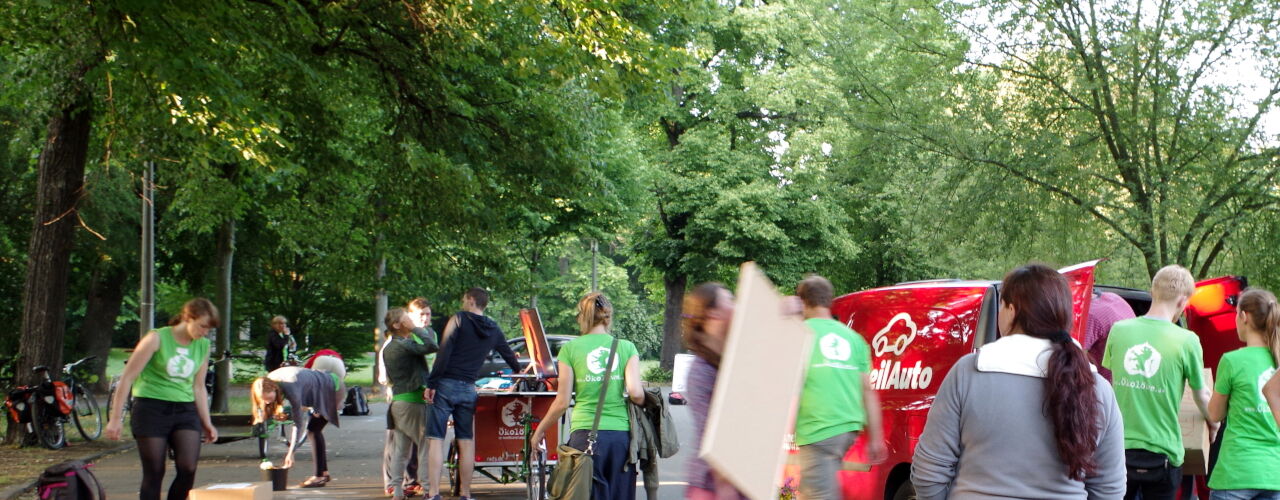 Crew beim Abbauen auf der Ökofete