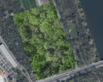 Luftbild von der Kleinmesse in Leipzig. In das Foto ist statt der Veranstaltungsfläche eine Waldfläche hineinmontiert