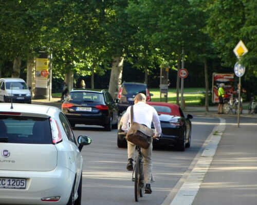 weniger als 1,50 Meter Überholabstand zum Radverkehr auf der Harkortstraße in Leipzig