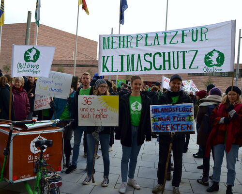 Klimademo vor dem neuen Rathaus in Leipzig