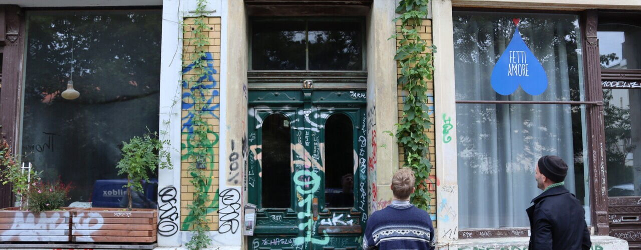 Kletterpflanzen am Hausprojekt in der Merseburger Straße, Plagwitz Leipzig