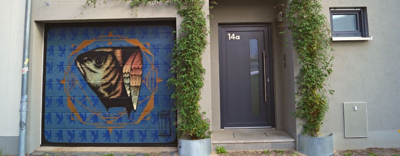 Kletterpflanzen an einem Stadthaus