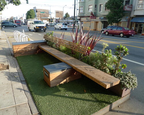 Das erste Parklet der Welt wurde 2013 in San Francisco aufgestellt. CC BY-SA 2.0