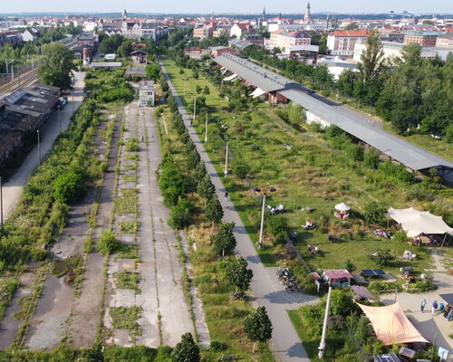 Am Bürgerbahnhof Plagwitz darf nicht gebaut werden. Wir fordern: mehr Grün statt weiterer Versiegelung.