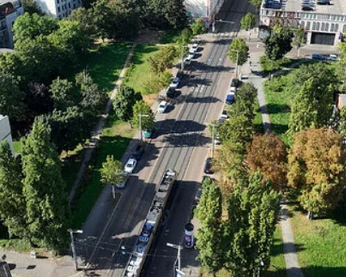 Wir Ökolöwen sind gegen eine Bebauung der Grünflächen zwischen Angerbrücke und Lindenauer Markt. Die Grünflächen müssen erhalten und weiterentwickelt werden.