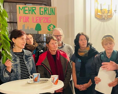 Petitionsübergabe Baumschutz Leuschnerplatz