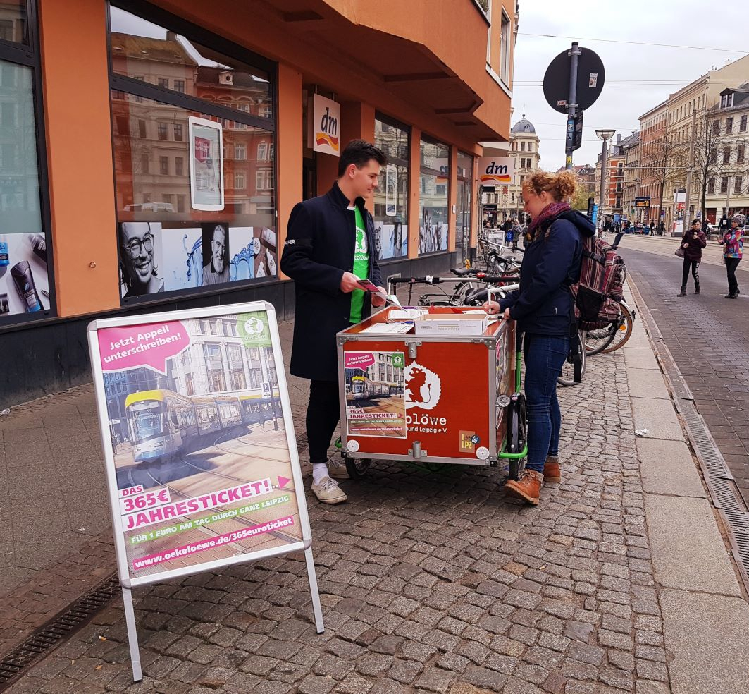 Wir Ökolöwen sammeln fleißig Unterschriften für das 365-Euro-Jahresticket