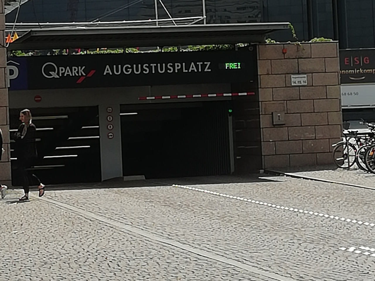 Tiefgarageneinfahrt Augustusplatz