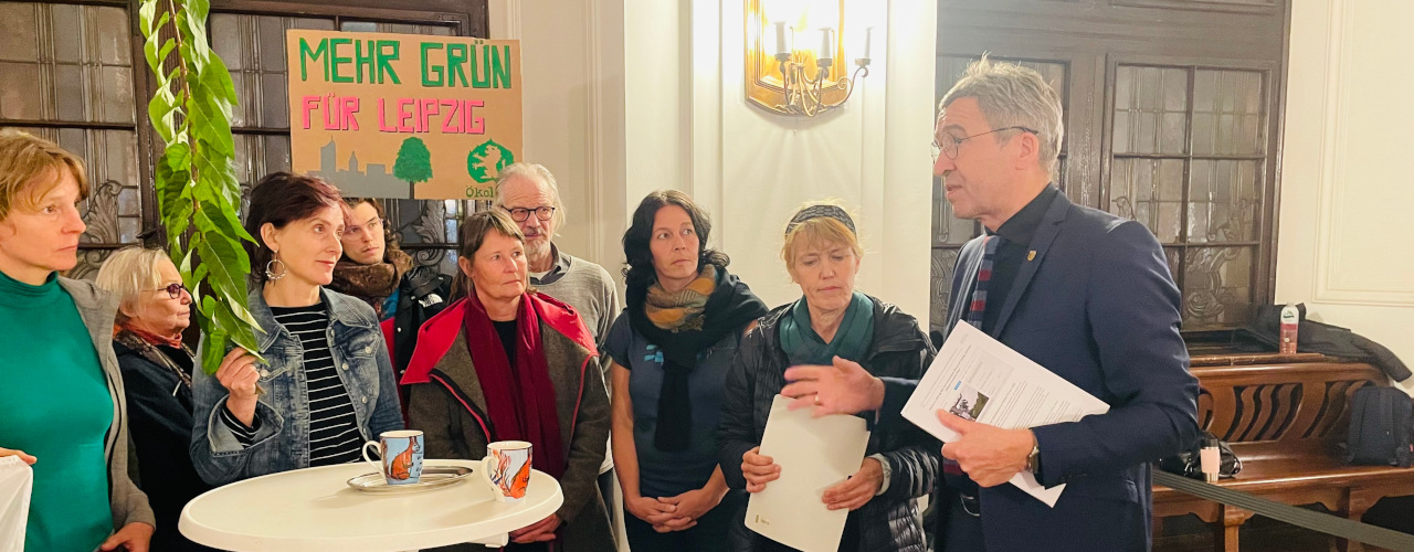Petitionsübergabe Baumschutz Leuschnerplatz